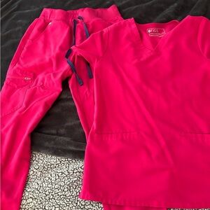 Figs ultra rose. Top size small. Bottoms Zamora joggers extra small petite